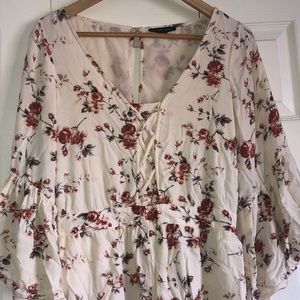 American Eagle floral romper ladies size M